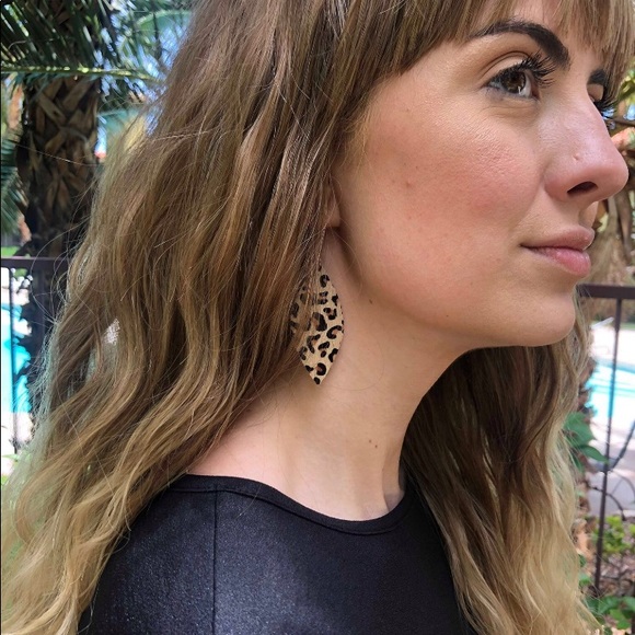 :::NEW::: The Wild Attraction Leopard Earrings - Picture 1 of 2